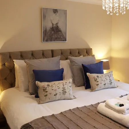 Charming 3 Bedroom Townhouse - *
